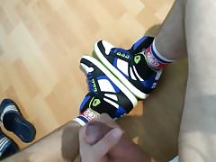 SNEAKFREAXX geil gewixt und gespritzt