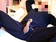 Estim Orgasmus im Schlafanzug