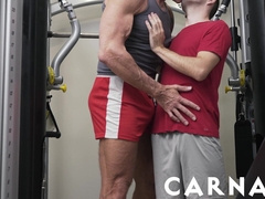 FunSizeBoys Yam-Sized DILF breeds little twunk butt at the gym