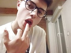 Axelange does his homework - axelange fait ses devoir