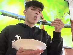 Andreszp Finds Another Use for Strawberries and Thick Cream