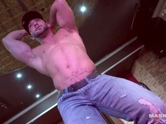 Buff Stripper shows off his massive dick - Maskurbate