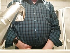 pissing into the sink