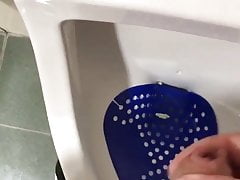 Jerking off and cumming in Pubkic urinal