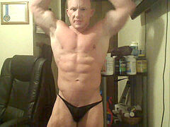 Str8 bodybuilder meaty flexing