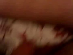 BOY JERKS OFF ON HIS LEGS