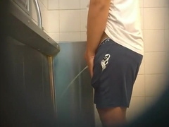 Spy str8 pissing I