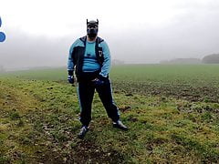 quick outdoor paw-off in german army tracksuit