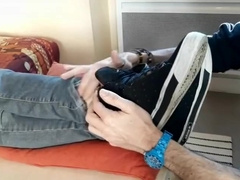 NKat es Invitado a casa para jugar con sus Tenis