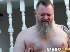 Chubby Alezgi Cage sucks Tony Marks off & receives facial