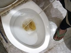 Peeing in toilet with clear audio