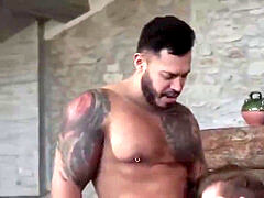 6 Muscle sans a condom gang-fuck