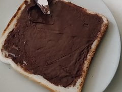 Tartine Nutella au sperme