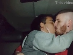 dei carona pra um rapaz e ele me mamou