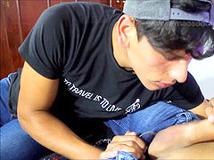 FUDENDO O ESTUDANTE ESTRANGEIRO - no condom