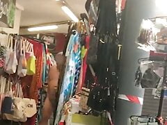 La bourgeoise oblige la truie a exhiber sa nouille