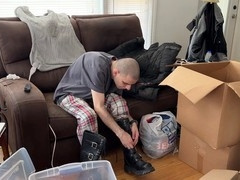 Unboxing military gear for strapskinks