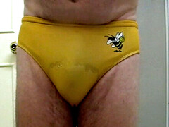 Inexperienced, pee holding, brit