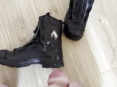 Cumshot on my Haix Airpower XR1