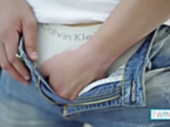 Early Morning masturbation With Muscled fellow plaything Luke!