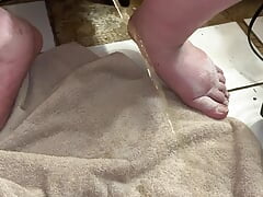 Big Hard Cock Pissing Handsfree While Squatting