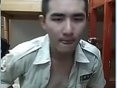 台湾青帅军人被调教做出羞耻动作