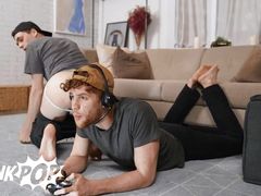 Chris White Finally Stops Gaming When He Realises His BF Troye Dean Was Having An Intense Orgasm - TWINKPOP