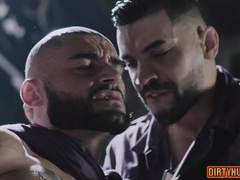 Watch this muscular dude take a hard assfuck and facial cumshot