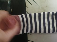 Cumshot my sis's socks,good taste