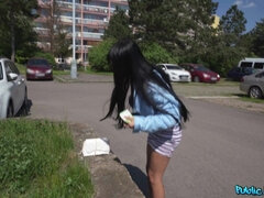 Enthousiasteling, Hondjeshouding, Kokhalzen, Interraciaal, Latijnse vrouw, Naakt, Gezichtspunt, Openbaar