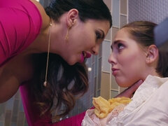 Ванна, Большие сиськи, Измена, Европейки, Сидя на лице, Фетиш, Латиноамериканки, Натуральные сиськи