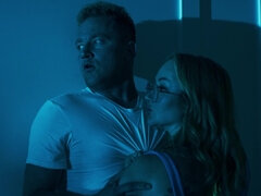 Arsch, Grosse titten, Blasen, Braunhaarige, Handjob, Küssen, Piercing, Hintern versohlen