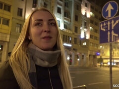 18 jahre, Blondine, Blasen, Spermaladung, Kehlenfick, Hardcore, Geld, Öffentlich