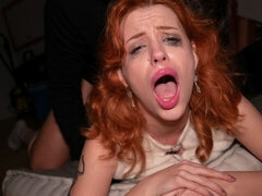 18 jaar, Grote kont, Grote lul, Pijpbeurt, Hondjeshouding, Roodharige vrouw, Tiener, Tieten likken