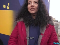 18 ans, Brunette brune, Tchèque, Queue, Jeans, Seins naturels, De plein air, Nénés