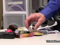 Leie, Blasen, Milf, Büro, Realität, Arsch lecken, Spion, Flotter dreier