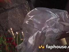 結婚, 巨乳な, 口内発射, グローブ, ハードコア, 淫乱熟女, ストッキング, タトゥー