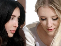 Поцелуи, Лесбиянка, Лизание, Мастурбация, Киски, Бритые, Молоденькие, Сиськи