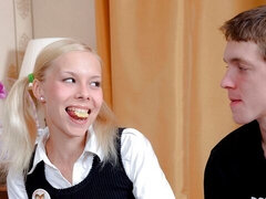 Grosse bite, Blonde, Léchez, Petite femme, Pigtail, Chatte, Maigrichonne, Adolescente