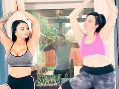 Большие сиськи, Собачьи, Пальцем, Ласковые ручки, Лизание, Милф, Спорт, Тату