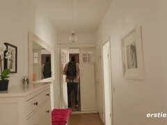 Enthousiasteling, Grote lul, Condoom, Handbeurt, Hardcore, Natuurlijke tieten, Roodharige vrouw, Lerarin