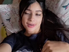 Colombian amateur Yuliethgomez1 solo play with big natural tits and huge ass in homemade bed video