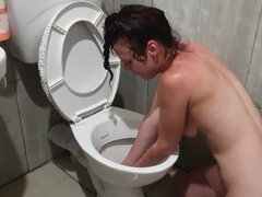 Fetisch, Erniedrigung, Milf, Pissen, Rotschopf, Jungendliche (18+), Titten, Toilette