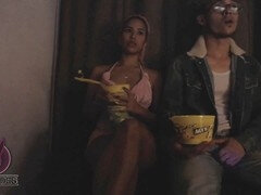 Grosser schwanz, Blasen, Kino, Gehörnter ehemann, Handjob, Latina, Spanisch, Jungendliche (18+)