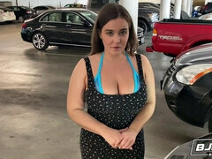 Grosser arsch, Grosse titten, Bikini, Blasen, Kehlenfick, Handjob, Tätowierung