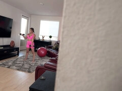 My Stepmom Works Me Out - S6e9