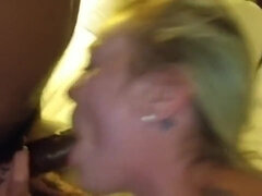 Grote lul, Blond, Diep in de keel, Lul, Interraciaal, Natuurlijk, Orgasme, Tatoeage