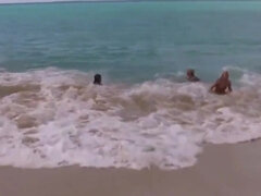 Strand, Klassisch, Fingern, Flashen, Lesbisch, Nudist, Im freien, Muschi