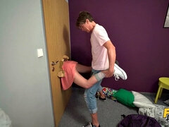 Kont, Blond, Pijpbeurt, Hondjeshouding, Dubbele penetratie, Rok, Sokken, Trio