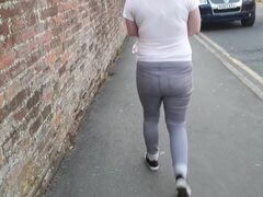 おもらし, ブロンド, イギリス人, フェティッシュ, Hd, ジーンズ, 放尿, 公共